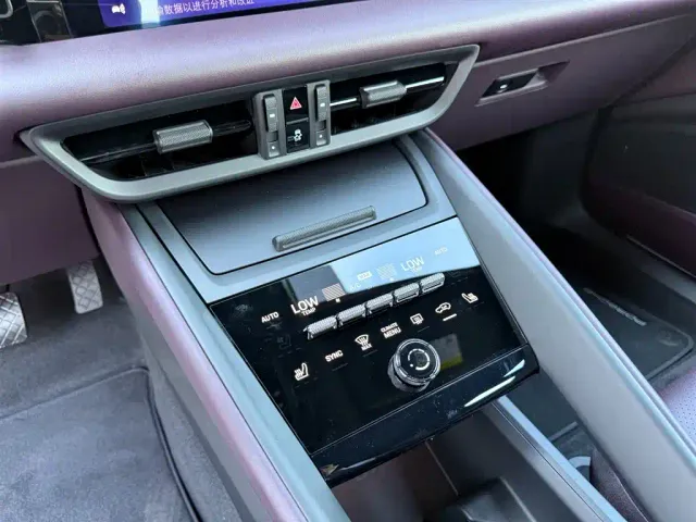 Porsche Macan EV — Фото автомобиля 10