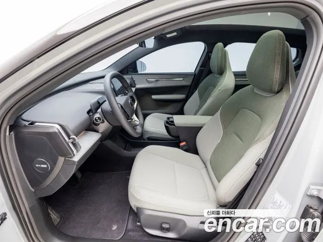 Volvo EX30 Cross Country — Фото автомобиля 11
