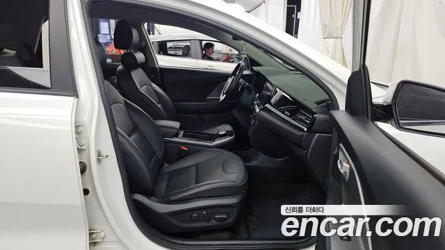Kia Niro — Фото автомобиля 11
