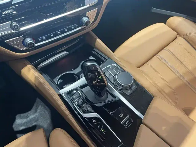 BMW 6 Series Gran Turismo — Фото автомобиля 15