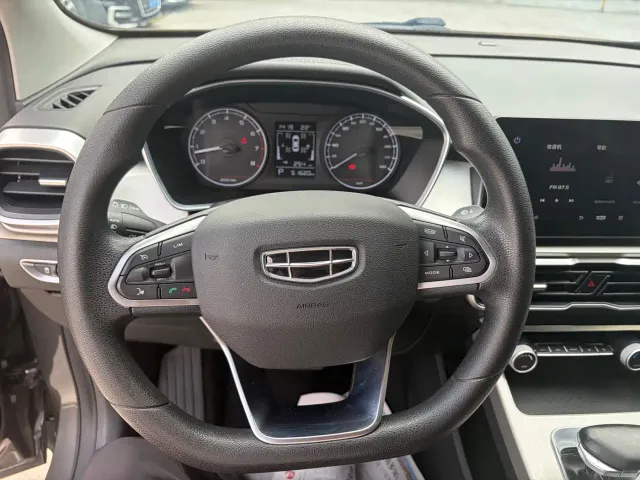 Geely Binyue — Фото автомобиля 9