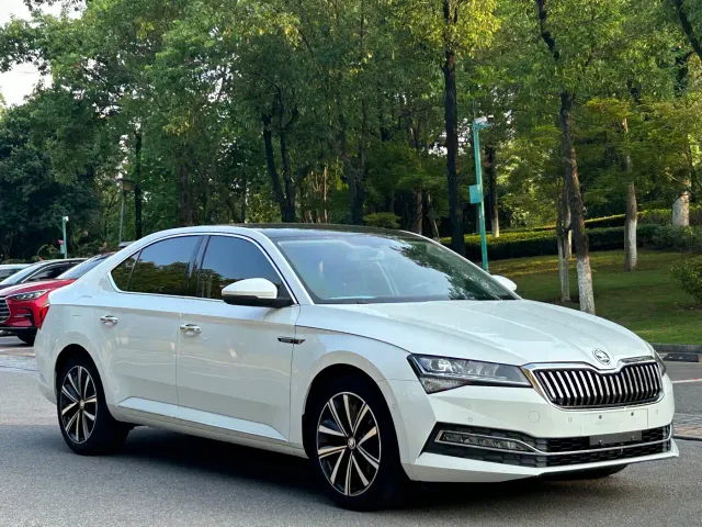 Skoda Superb — Фото автомобиля 3