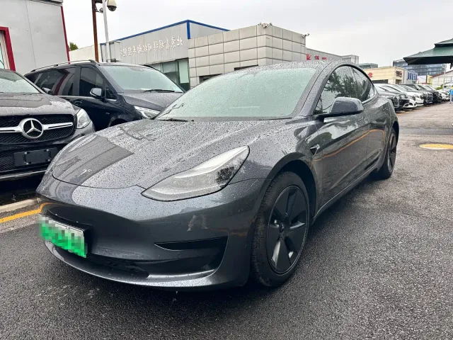 Фотография автомобиля — Tesla Model 3