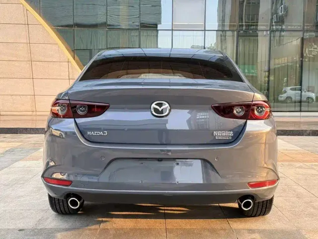 Mazda Axela — Фото автомобиля 13