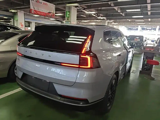 Volvo XC70 Plug-in Hybrid — Фото автомобиля 6