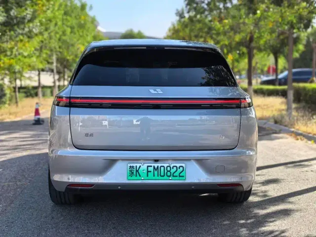 Li Auto L7 — Фото автомобиля 8