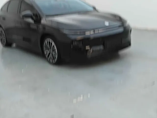 Leapmotor B01 — Фото автомобиля 3