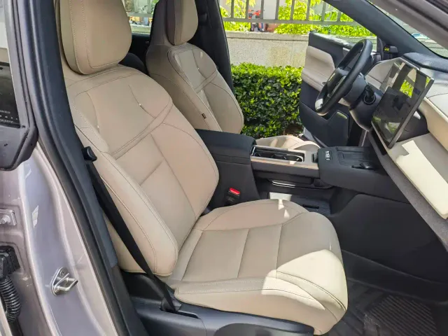 Volvo XC70 Plug-in Hybrid — Фото автомобиля 10