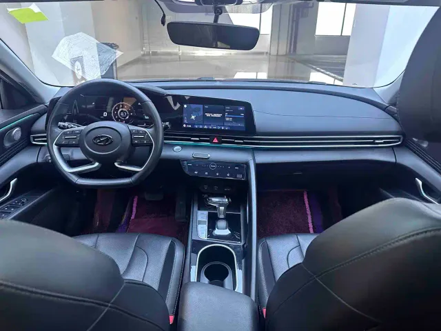 Hyundai Elantra — Фото автомобиля 15