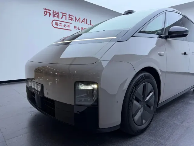 Li Auto MEGA — Фото автомобиля 26