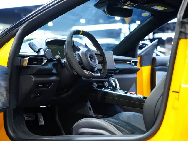 Lotus Emira — Фото автомобиля 17