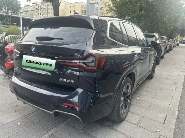 BMW iX3 — Фото автомобиля 8