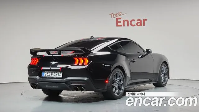 Ford Mustang — Фото автомобиля 2
