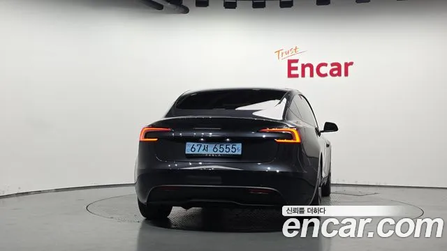 Tesla Model 3 — Фото автомобиля 4