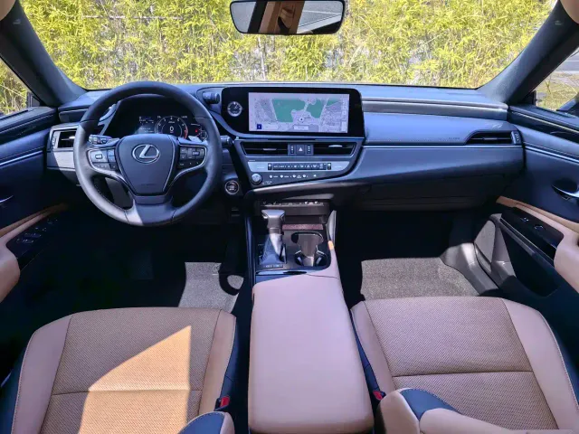 Lexus ES — Фото автомобиля 15