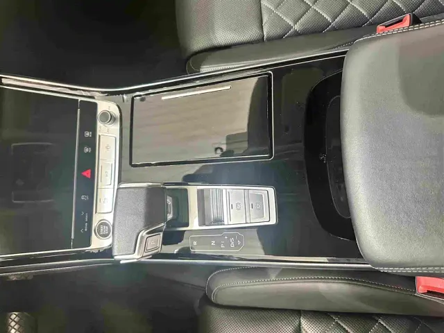 Audi A8 — Фото автомобиля 10