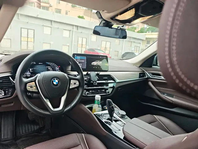 BMW 5 Series — Фото автомобиля 12
