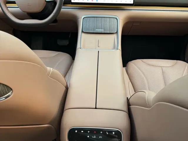Leapmotor C11 — Фото автомобиля 12
