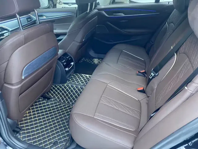 BMW 5 Series — Фото автомобиля 9