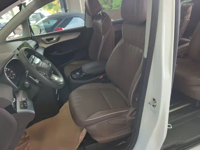Roewe iMAX8 — Фото автомобиля 14