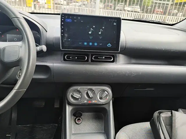 Wuling Hongguang — Фото автомобиля 12