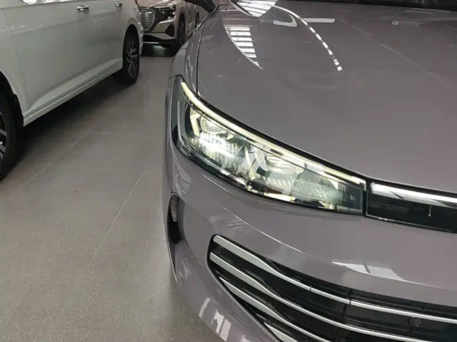 Volkswagen Passat — Фото автомобиля 10