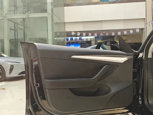 Tesla Model 3 — Фото автомобиля 15