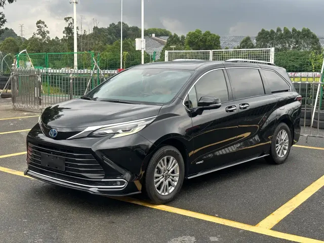 Фотография автомобиля — Toyota Sienna
