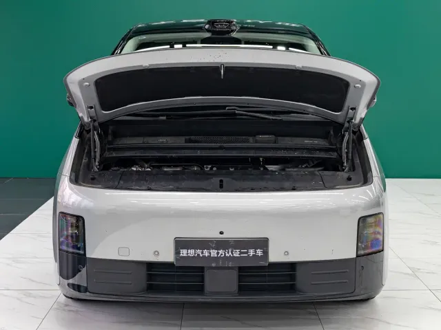 Li Auto MEGA — Фото автомобиля 2