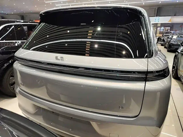 Li Auto L8 — Фото автомобиля 5