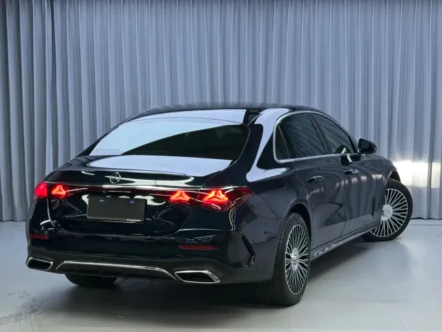 Mercedes-Benz E-Class — Фото автомобиля 6