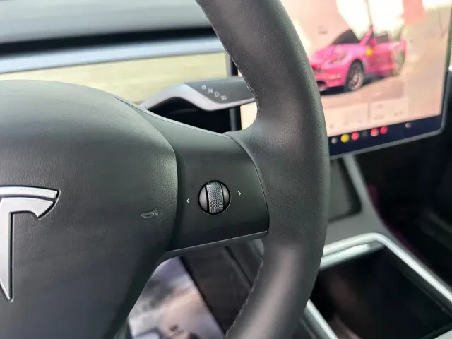 Tesla Model Y — Фото автомобиля 6