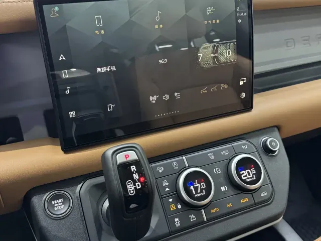 Land Rover Defender — Фото автомобиля 10