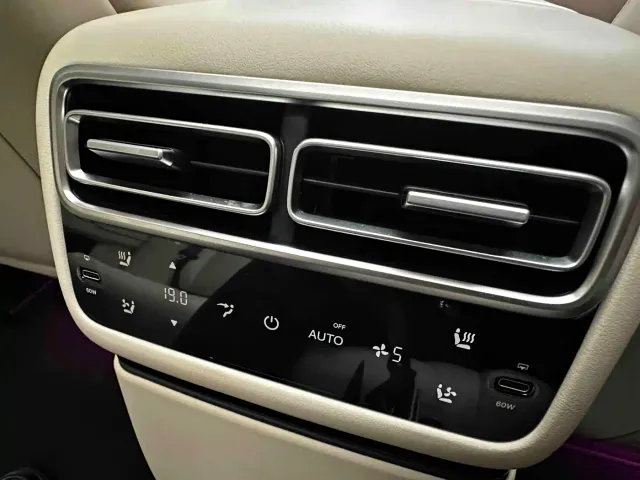 Li Auto L7 — Фото автомобиля 26