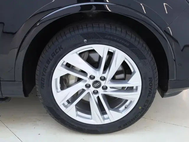 Audi Q7 — Фото автомобиля 14