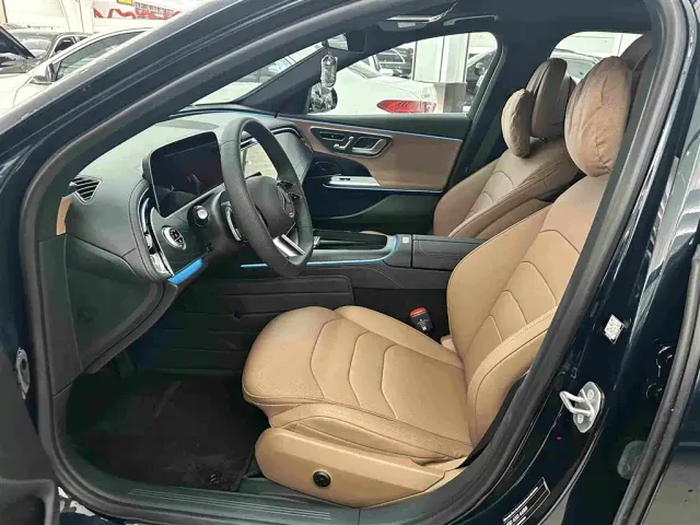 Mercedes-Benz E-Class — Фото автомобиля 12