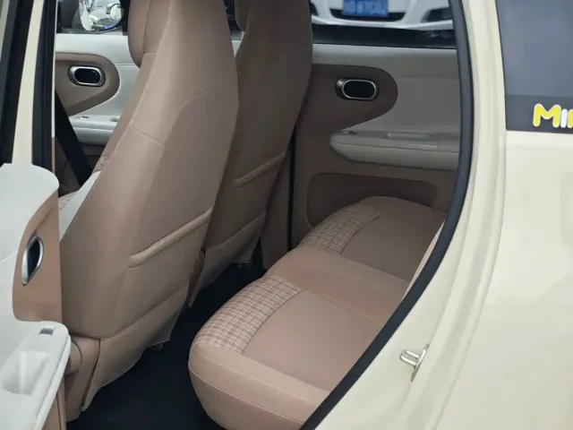 Wuling Motors Hongguang MINIEV 2026 Model Four-Door High-End Edition — Фото автомобиля 7