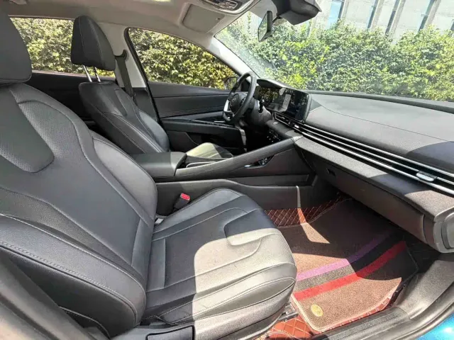 Hyundai Elantra — Фото автомобиля 8