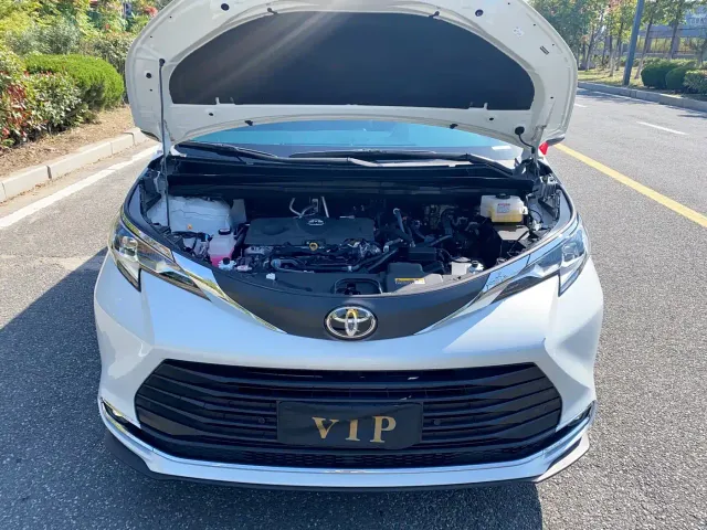 Toyota Sienna — Фото автомобиля 25