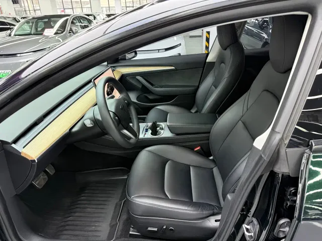 Tesla Model 3 — Фото автомобиля 4