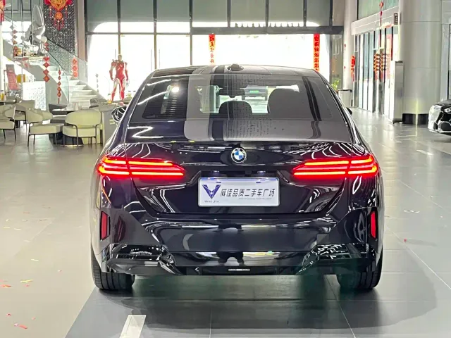 BMW 5 Series — Фото автомобиля 8