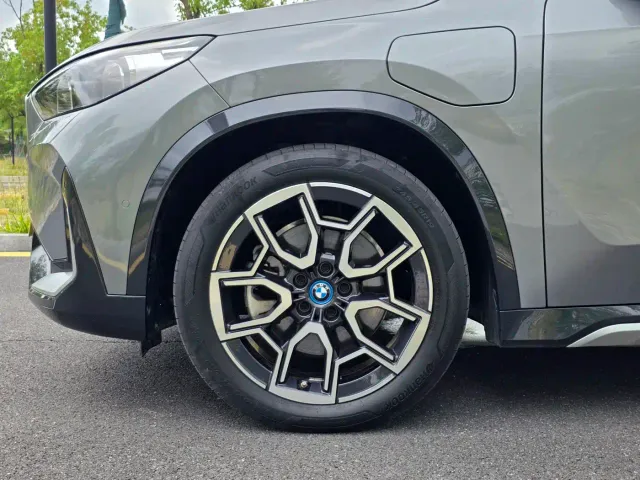 BMW iX1 — Фото автомобиля 24