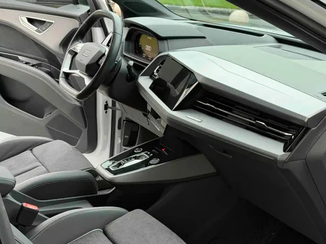 Audi Audi Q5 e-tron 2022 40 e-tron Starlight Edition Mecha Suit Sun Chaser Version — Фото автомобиля 7