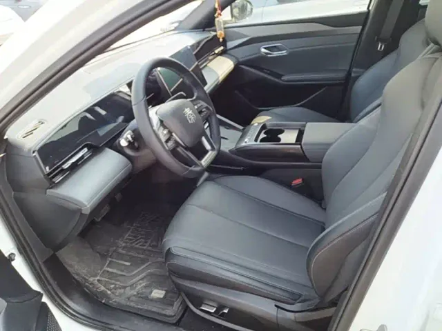BYD Qin L — Фото автомобиля 14