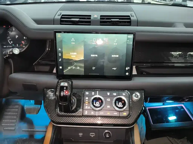 Land Rover Defender — Фото автомобиля 12