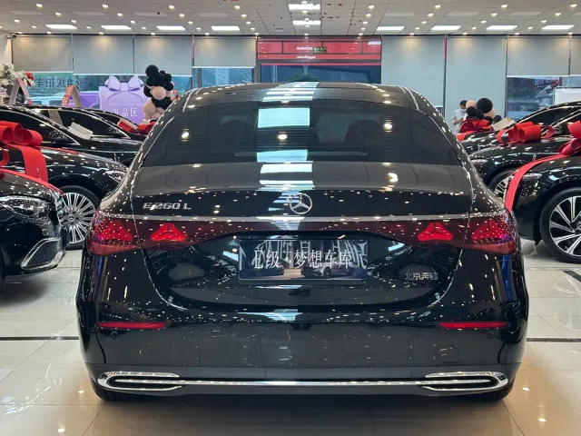Mercedes-Benz E-Class — Фото автомобиля 4