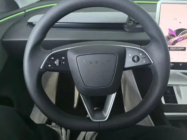 Tesla Model 3 — Фото автомобиля 15