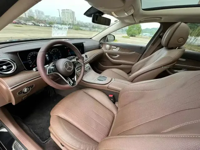 Mercedes-Benz E-Class — Фото автомобиля 4