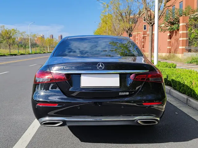 Mercedes-Benz E-Class — Фото автомобиля 18