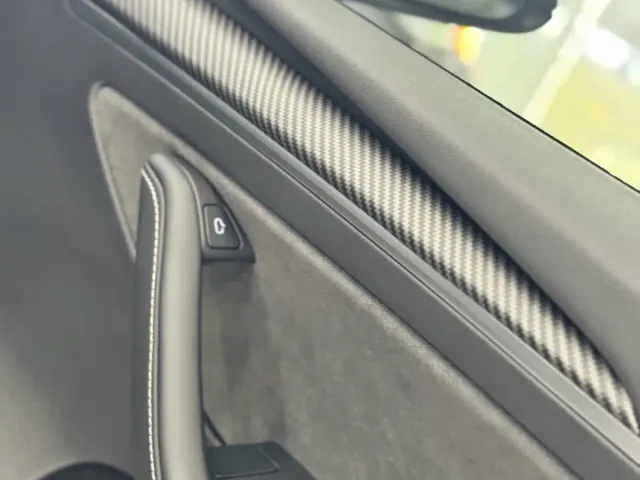 Tesla Model Y — Фото автомобиля 4
